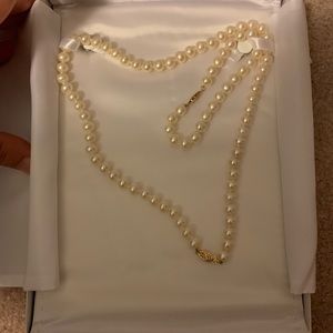 Pearl necklace and bracelet set